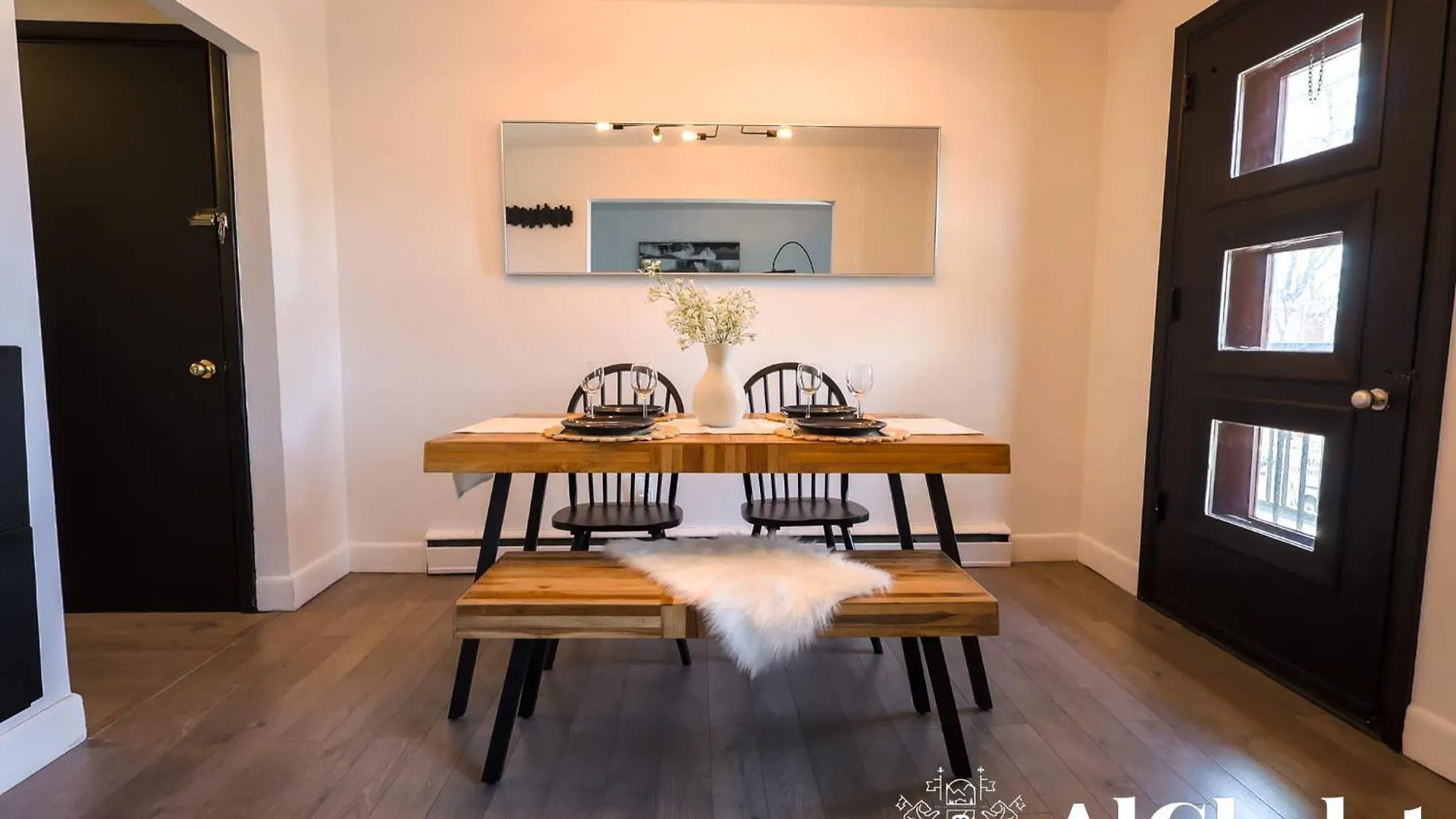 Apartment Ebony - Urban Elegance - Cozy Condo In The Heart Of Quebec Canada