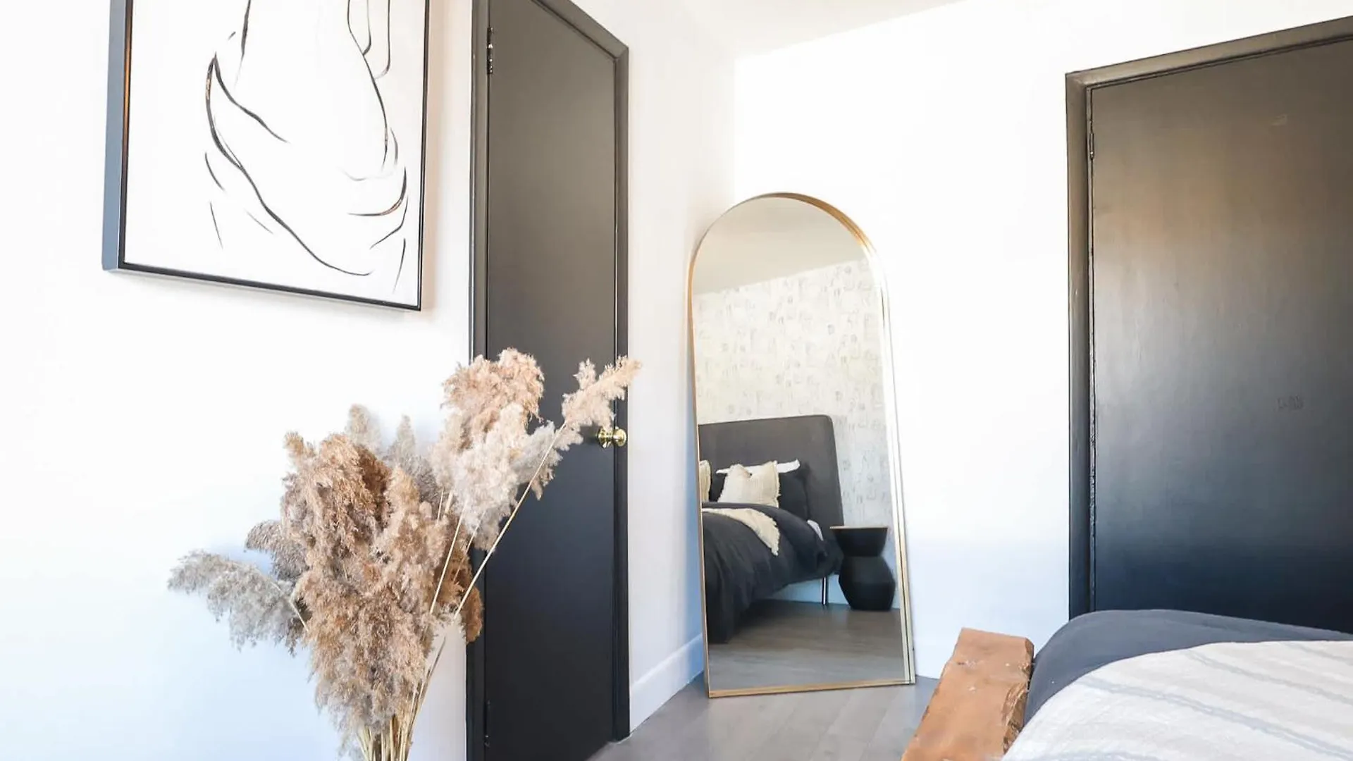 Apartment Ebony - Urban Elegance - Cozy Condo In The Heart Of Quebec