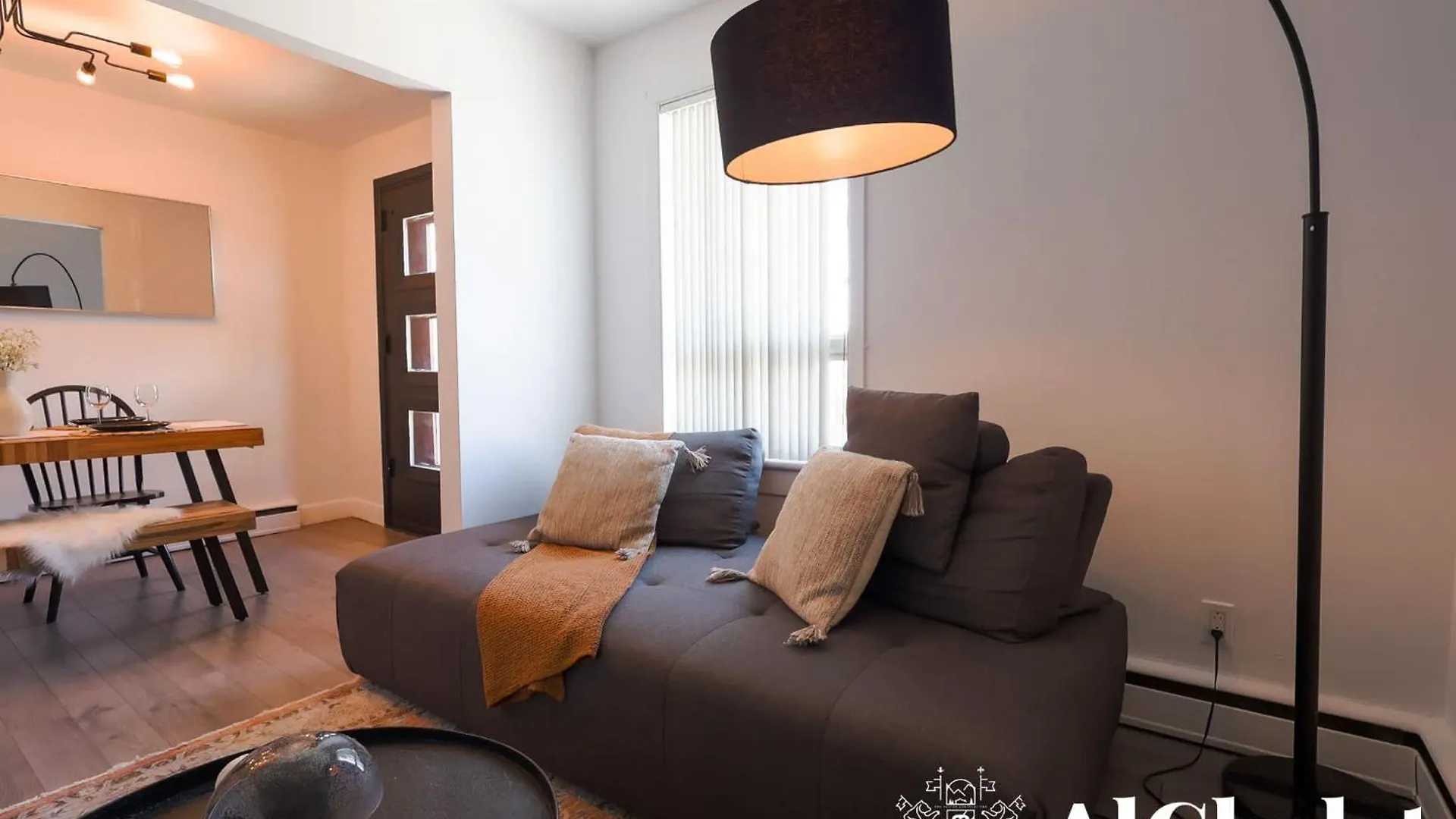 Ebony - Urban Elegance - Cozy Condo In The Heart Of Quebec
