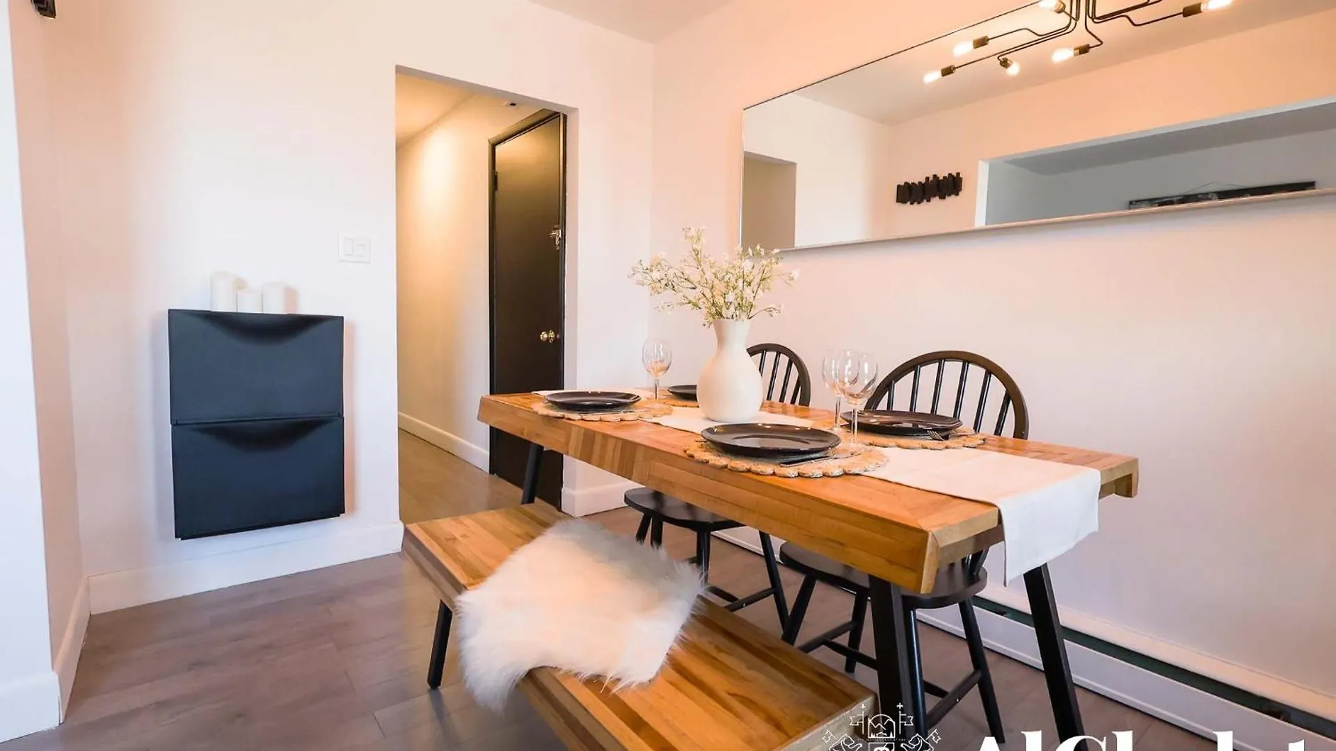 Ebony - Urban Elegance - Cozy Condo In The Heart Of Quebec Apartmán